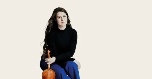 Friederike Starkloff with violin